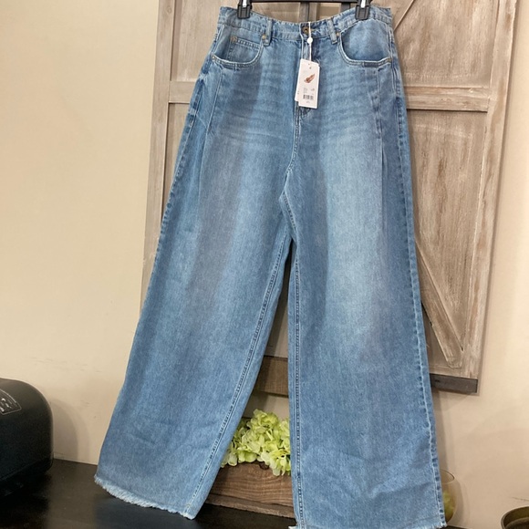 Denim - CHELSEA & VIOLET HIGH RISE ,WIDE LEG RAW HEM ,SKATER JEANS GRP 073 V5175C00